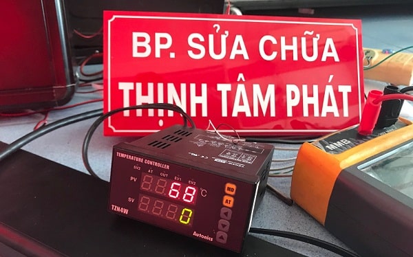 so sánh với đồng hồ autonics